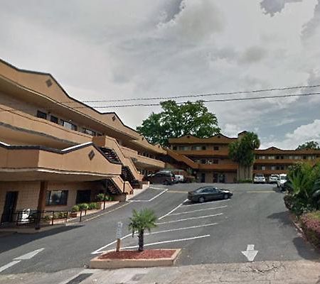 University Inn And Suites Ταλαχάσι Εξωτερικό φωτογραφία