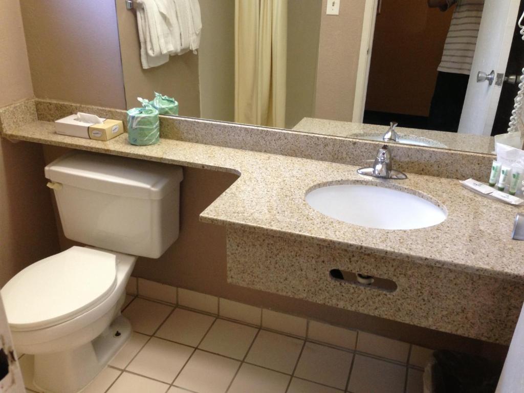 University Inn And Suites Ταλαχάσι Εξωτερικό φωτογραφία