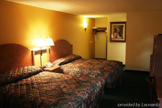 University Inn And Suites Ταλαχάσι Δωμάτιο φωτογραφία