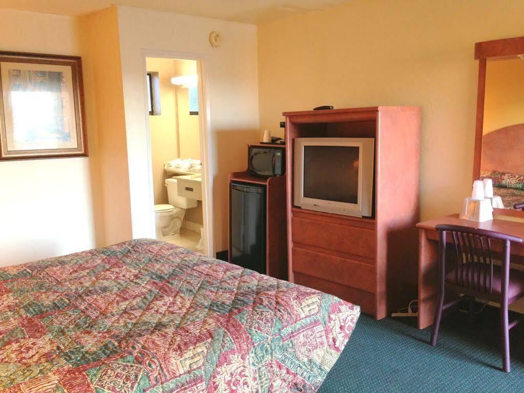 University Inn And Suites Ταλαχάσι Εξωτερικό φωτογραφία