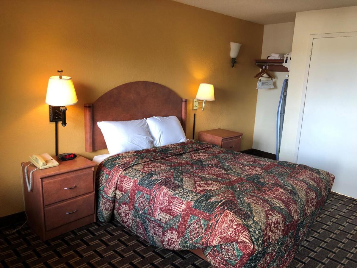 University Inn And Suites Ταλαχάσι Εξωτερικό φωτογραφία
